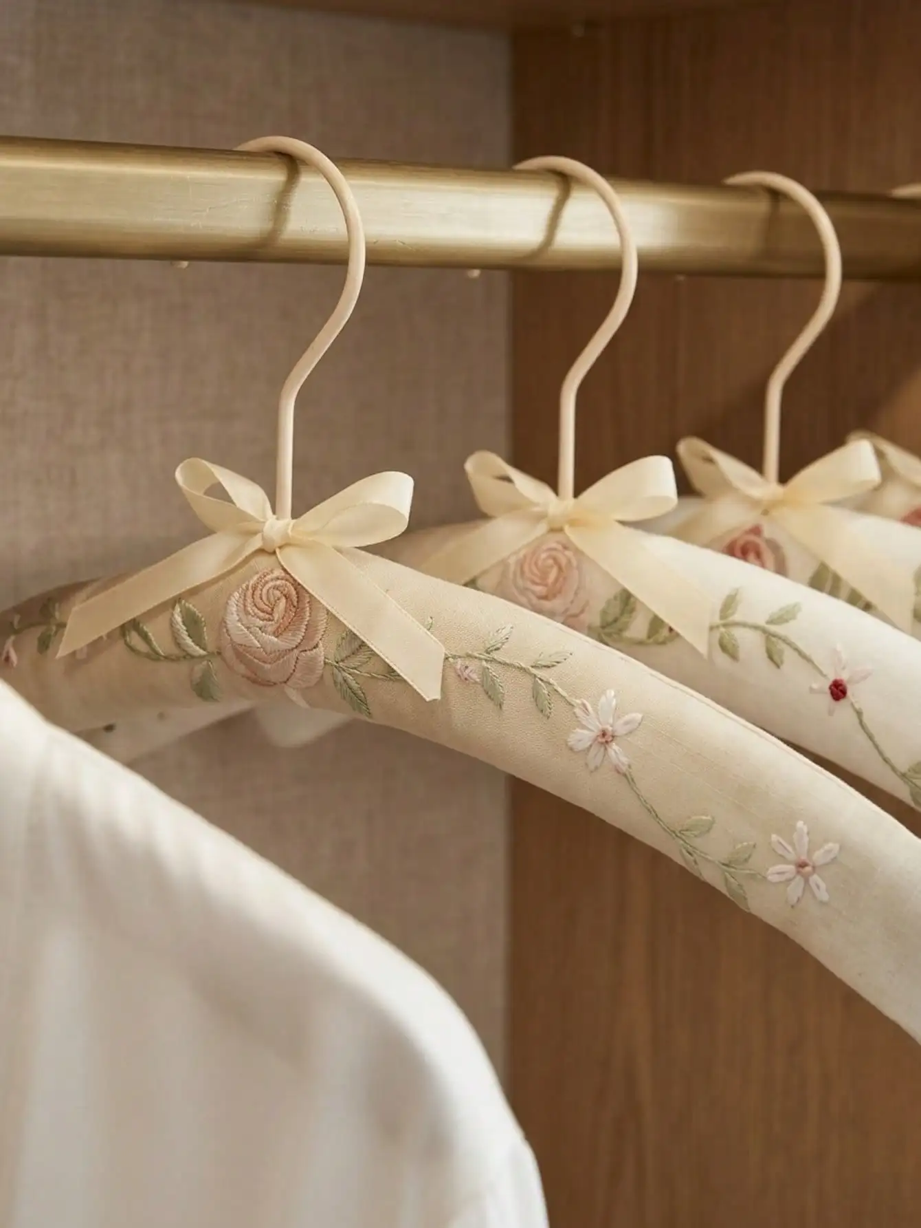 Embroidery-Covered Hanging Rac - Embroidery Gift ulasan dan harga