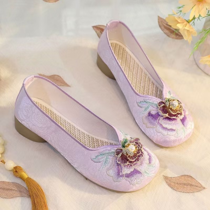 Woman Low Heel Embroidered Clo - Embroidery Cloth ulasan dan harga